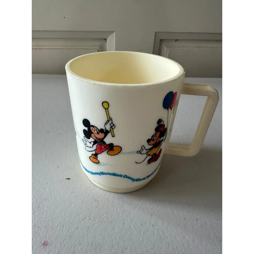 Vintage 70s DEKA Walt Disney World Mickey Minnie Pluto Goofy Plastic Mug Cup